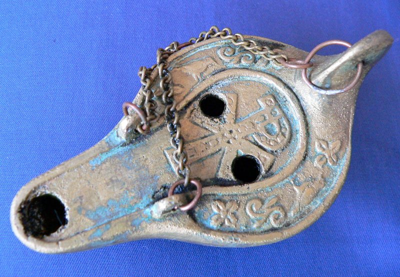 800px-oil_lamp_christian_symbol.jpg 800px-oil_lamp_christian_symbol.jpg